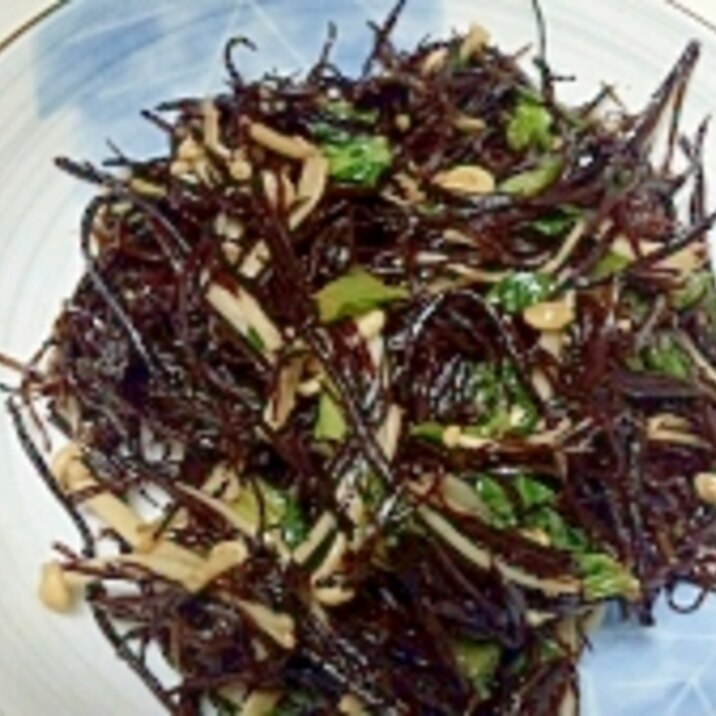 納豆のタレで♪えのきと小松菜の茎のひじき炒め